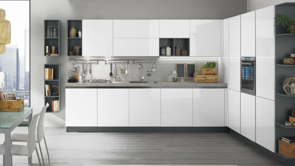 Cucina in linea Korinna/Gola in legno laccato di Evo Cucine