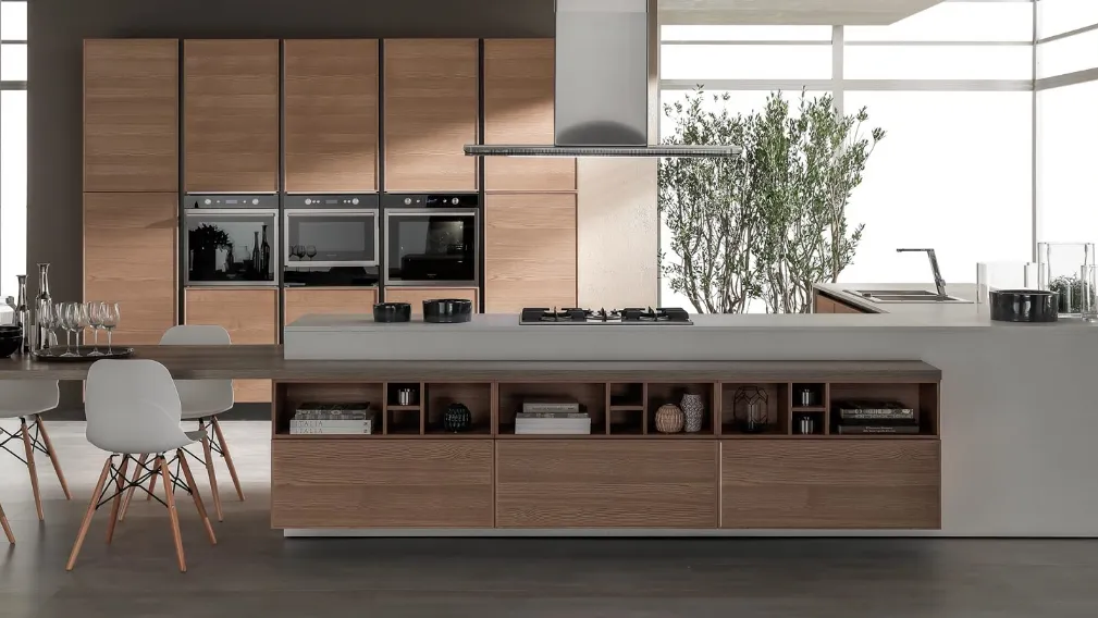 Cucina con isola Quadra con Gola in legno laminato di Evo Cucine