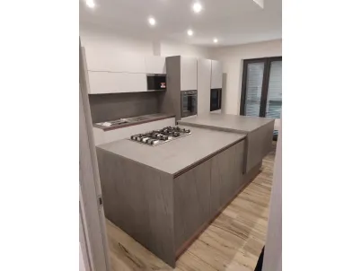 Moderna cucina con isola
