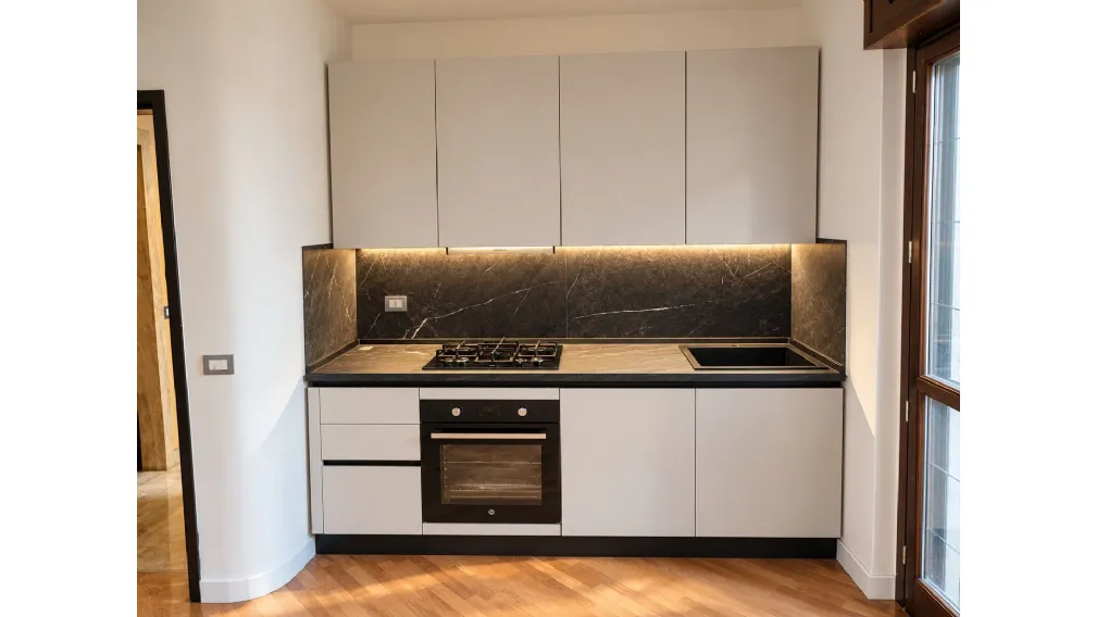 Arredare un Monolocale Attico a Latina: Soluzioni Salvaspazio e Design Moderno nel Grattacielo Torre Pontina