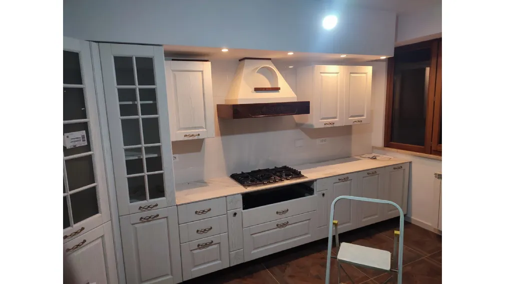 Arredamento Su Misura a Genzano: Come Valorizzare un Sottoscala Irregolare con Eleganza Artigianale