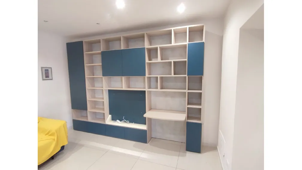 Parete Attrezzata Multifunzionale: L'Equilibrio Perfetto tra Home Office e Relax