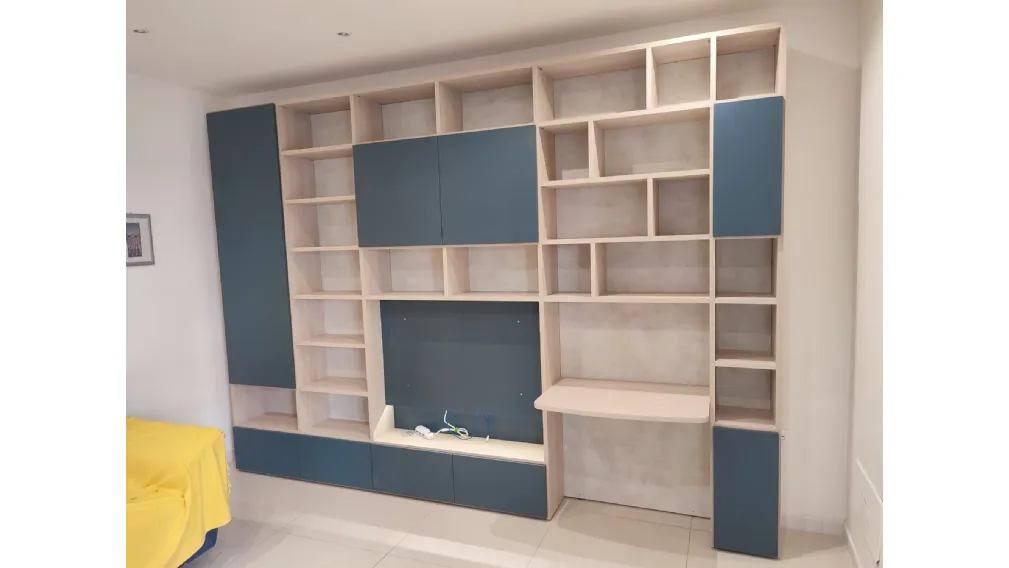 Parete Attrezzata Multifunzionale: L'Equilibrio Perfetto tra Home Office e Relax