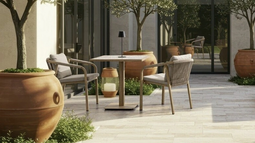 Sedia Kalimera in alluminio effetto legno di Bizzotto