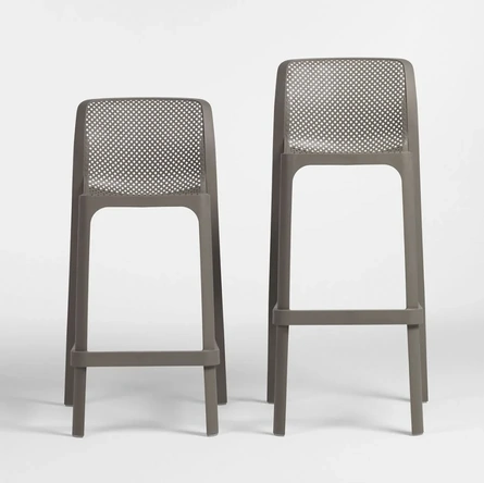 Sgabello per esterni in polipropilene decorato dal particolare motivo a fori quadrati Net Stool di Nardi