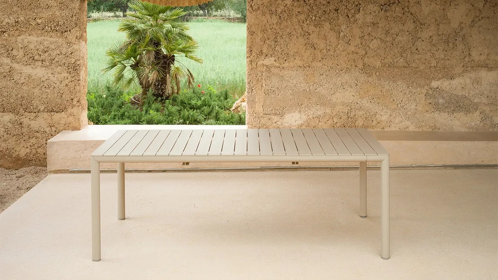 Tavolo allungabile in polipropilene Tevere 147 di Nardi